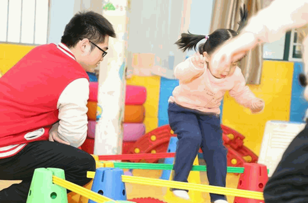 动漫火车亲子活动中心